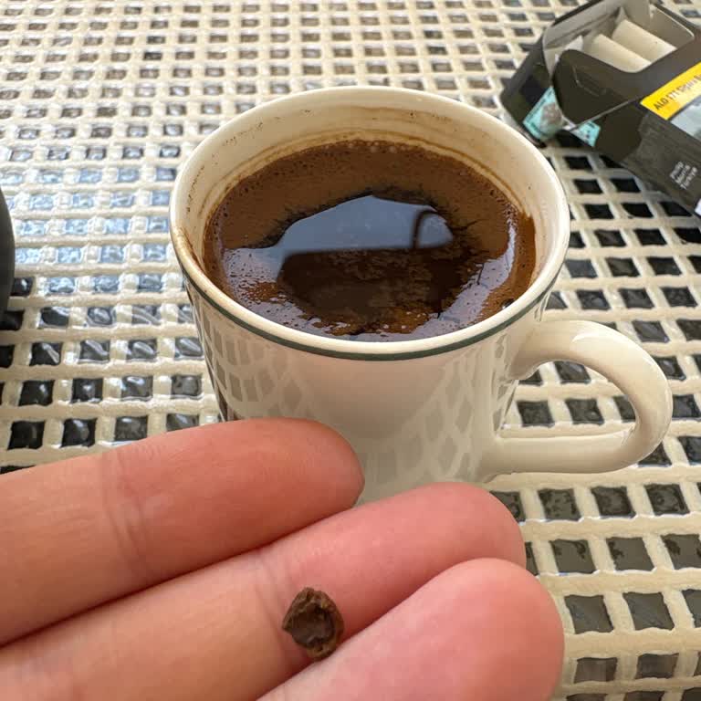 Hisar Kahvesinde Öğütülmemiş Parça Sorunu Ve Para İadesi Talebi