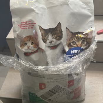 Streç Filmde Delik Olan Kedi Maması Paketi Ve İade Reddi