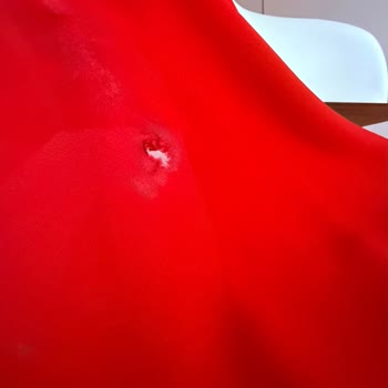 Zara’dan Kirli Ve Yırtık Elbise Teslim Edildi