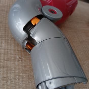 Dyson V12 Mobilya Aparatı Hızla Deforme Oldu, Garanti Kapsamı İçinde Değişim Talebi