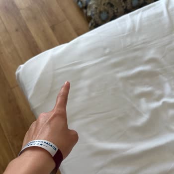 Otel Personelinin Çocuk Ve Anneye Karşı Saygısız Ve Kaba Davranışı
