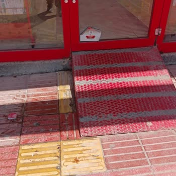 Şok Market Çıkış Rampası Kayganlığı Çocuğumun Yaralanmasına Neden Oldu