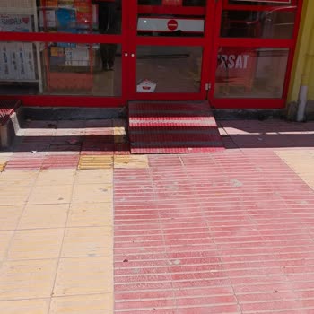 Şok Market Çıkış Rampası Kayganlığı Çocuğumun Yaralanmasına Neden Oldu