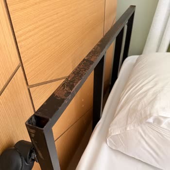 Ek Yatak Çökmesi Ve Otel Yetkililerinin İlgisiz Tutumu