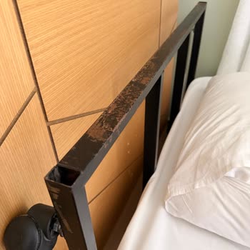 Ek Yatak Çökmesi Ve Otel Yetkililerinin İlgisiz Tutumu