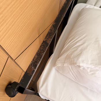 Ek Yatak Çökmesi Ve Otel Yetkililerinin İlgisiz Tutumu