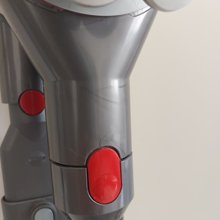 Dyson V8 Advanced Aparat Çatlaması Garanti Kapsamı Dışında
