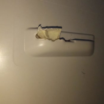 Defolu Vestel Buzdolabı İçin Tekrarlayan Buzlanma Ve Gövde Hasarı Nedeniyle Değişim Talebi