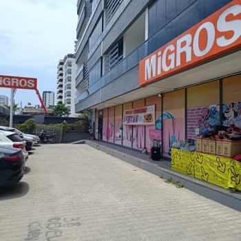 Migros Ayaş Mağazasında Çıkış Kapısının Tasarımı Müşteriyi Yaraladı