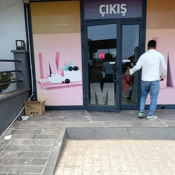Migros Ayaş Mağazasında Çıkış Kapısının Tasarımı Müşteriyi Yaraladı