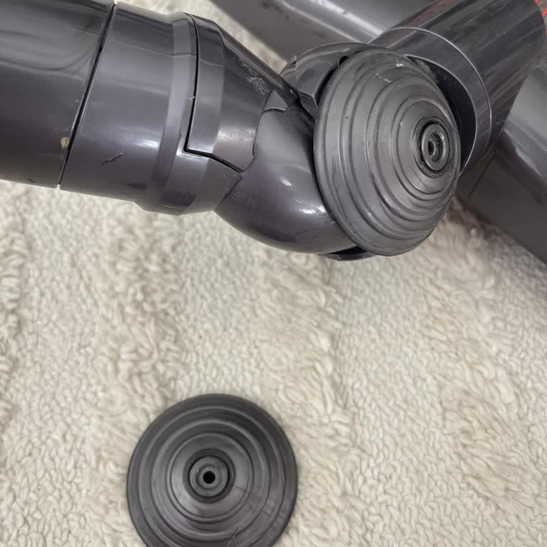 Dyson Dikey Süpürge Motor Başlığı Yerinden Düşüyor Ve Garanti Kapsamında Yedek Parça Reddedildi