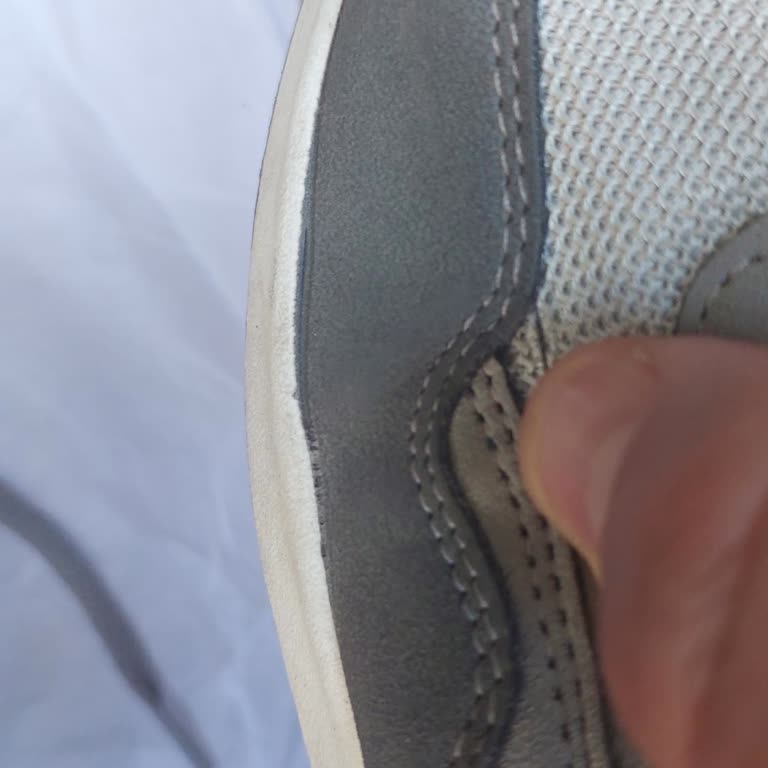 Deichmann’da Üretim Hatası İddialı Ayakkabıda Açılma