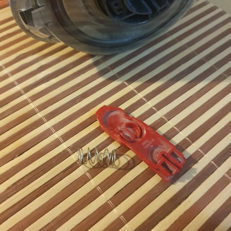 Dyson V10 Boru Bağlantı Parçasının Garanti Kapsamında Ücretsiz Değiştirilmesini Talep Ediyorum