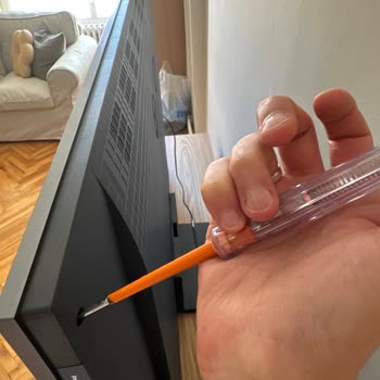 TCL Televizyonunun Montaj Hatası Nedeniyle Kaçak Akım Ve Fiziksel Deformasyon Riski