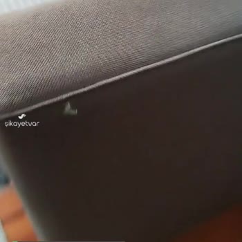 Kelebek Mobilya Koltuğun Kol Kısmından Yırtık