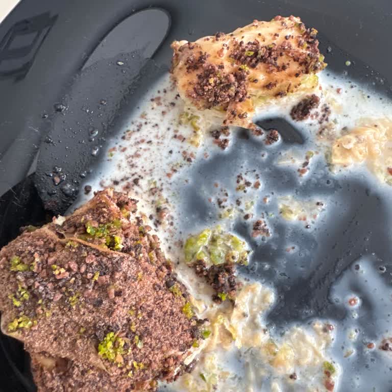 Petrol Fırın (Batman) Baklavanın İçinden Taş Çıktı