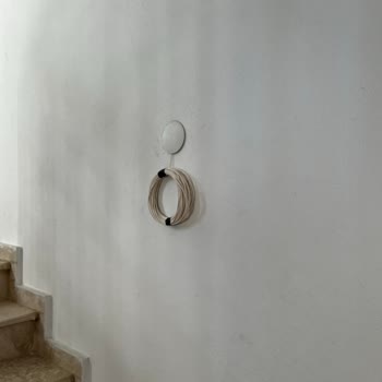 İzin Alınmadan Ortak Alana Bırakılan Fiber Kabloların Gizlenmesi Gerekiyor