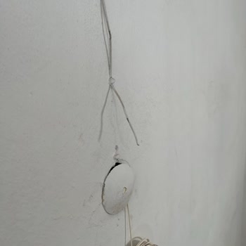 İzin Alınmadan Ortak Alana Bırakılan Fiber Kabloların Gizlenmesi Gerekiyor