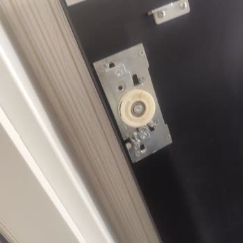 Bellona Gardırop Sürgü Tekerleği Eksik, Kullanılamaz