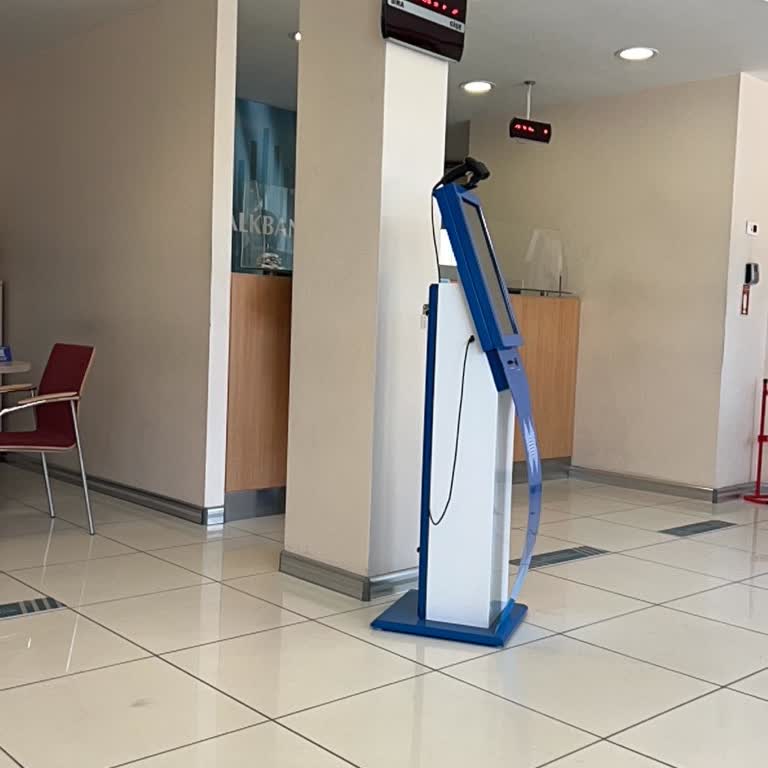 Halkbank Turgutreis Şubesinde Saatlerce Bekleme Ve Haksız Sıra Uygulamaları