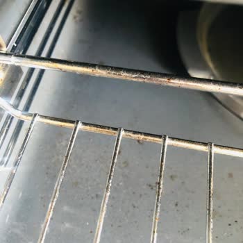 Yeni Siemens Fırın Ve Bulaşık Makinesinde Sürekli Lekeler, Servis Ücretli Temizlik Ürünü Satıyor