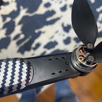 Kırık Ve Çiziklerle Gelen Kullanılmış Görünen Drone Ürünü