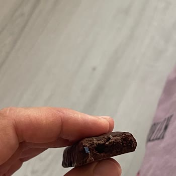 Trendyol'dan Alınan Fellas Choco Ürününün İçinde Plastik Parça