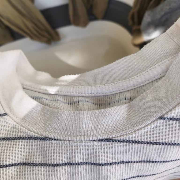 Mavi Jeans Tişörtünde Yaka Tüylenmesi Ve Değişim Talebi