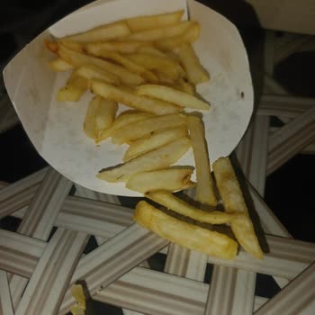 Popeyes Ve Yemeksepeti'nden Bayat Ve Eksik Ürün İçin Tam İade Talebi