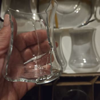 Çeyiz Setinde Kırık Çay Bardağı Ve Destek Hattı Bulunamaması