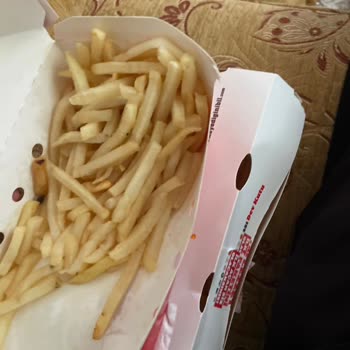 Burger King Şubesinde Sürekli Hijyen Ve Kalite Sorunu Çiğ Ve Kirli Patatesler