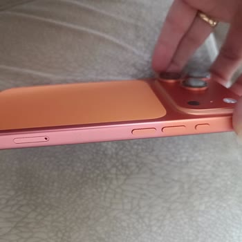 Apple İphone 17 Pro Turuncu Renkli Cihazda Erken Renk Solması