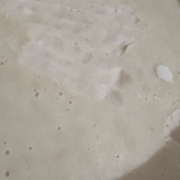 Sarı Renkli Ve İlaç Gibi Acı Tatlı Dondurma Karışımında Sağlık Endişesi