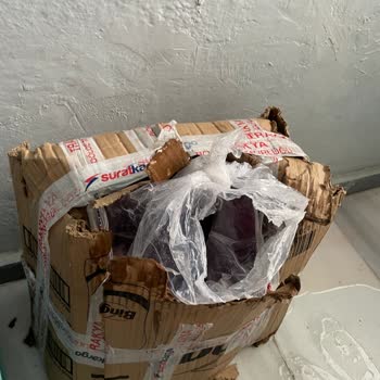 Sürat Kargo İle Kırık Deterjan Kutusu Ve Kirli Teslimat