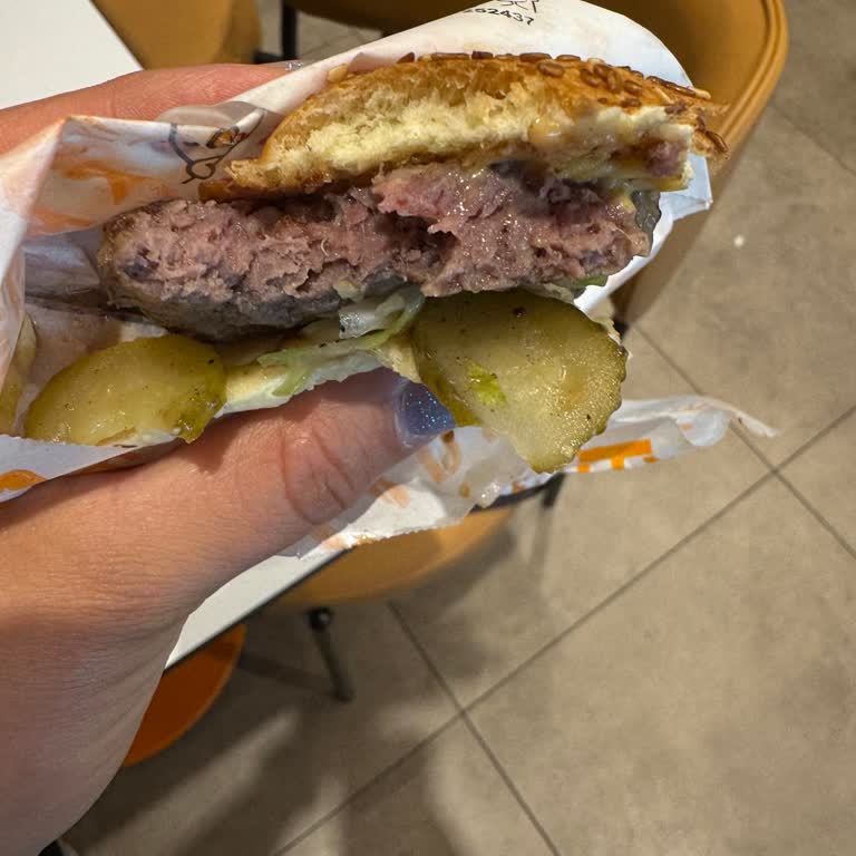 Çiğ Köfte Ve Yağlı Yanmış Burger: Gıda Güvenliği Şikayeti
