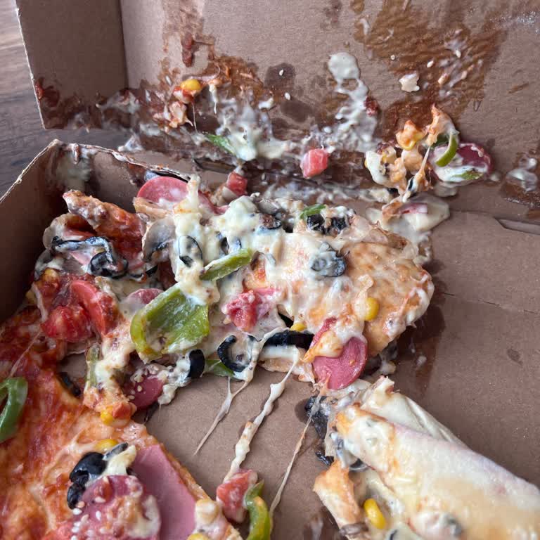 Domino's Seyrantepe Şubesinde Bozuk Pizzalar Ve Sürekli Teslimat Gecikmeleri