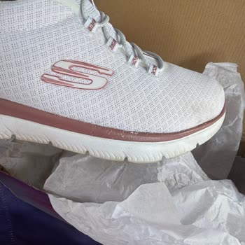 Skechers Ayakkabısında Hızlı Renk Atması Ve Çatlak Oluşumu