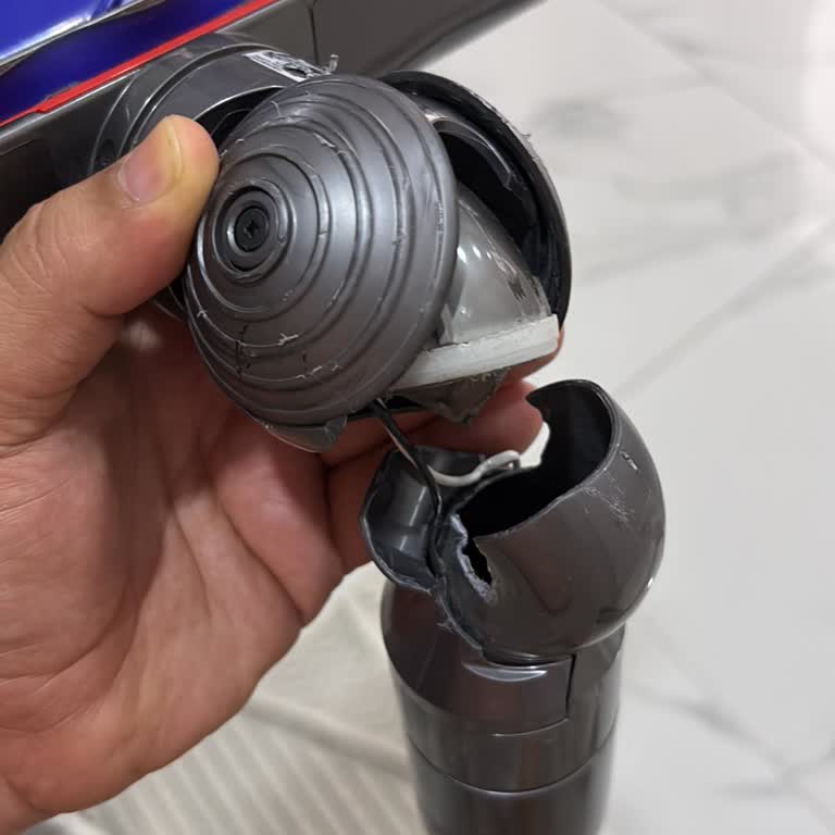 Dyson V11 Süpürge Parçasının Kısa Sürede Kırılması Ve Garanti Reddi