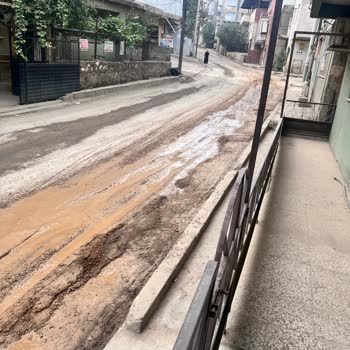 İzmir Bayraklı’da Uzun Süreli Su Kesintileri Ve Çözülmemiş Boru Çalışmaları Mahalleyi Mağdur Ediyor