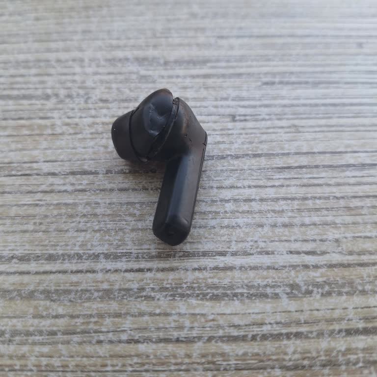 JBL Kulaklıkta Çatlayan Tek Taraf İçin Hemen Çözüm Talebi