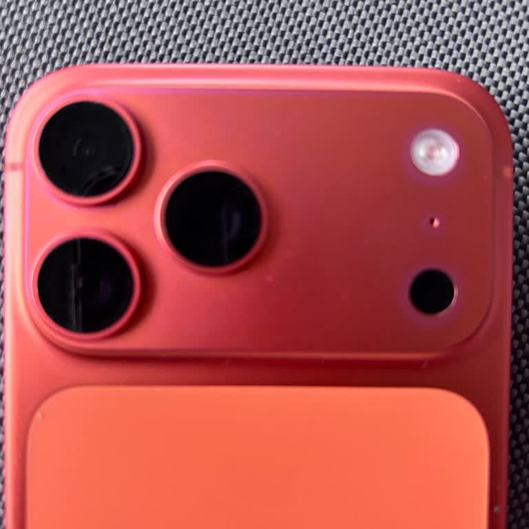 Turuncu İPhone 17 Pro Max Renk Solması Ve Ücretsiz Değişim Talebi