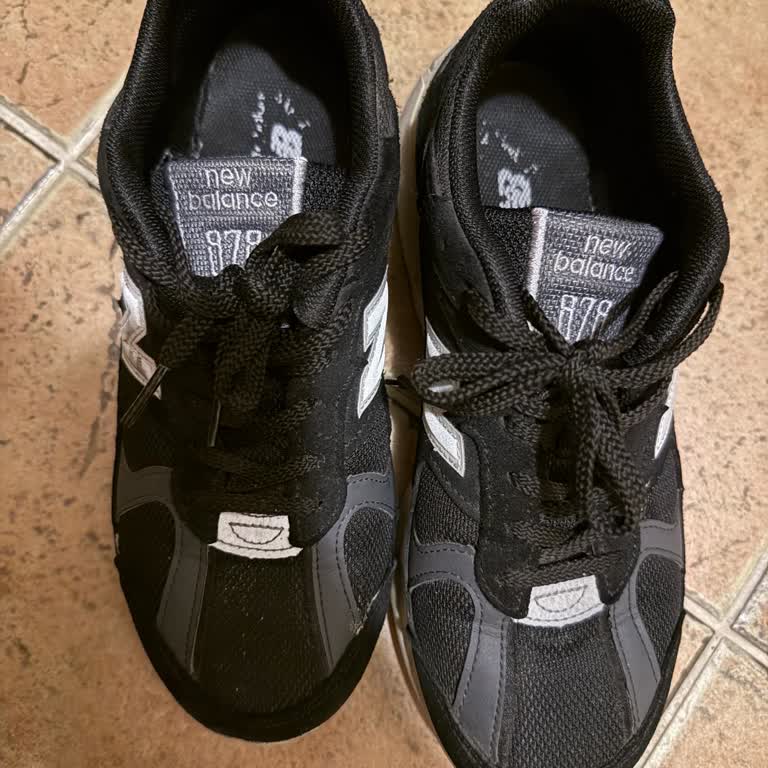 New Balance 878 Model Ayakkabısının Islak Zeminde Kayma Sorunu Ve İade Talebi