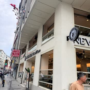 Nevada Coffee Şubesinde Hakaret, Şiddet Ve Para Fırlatılması