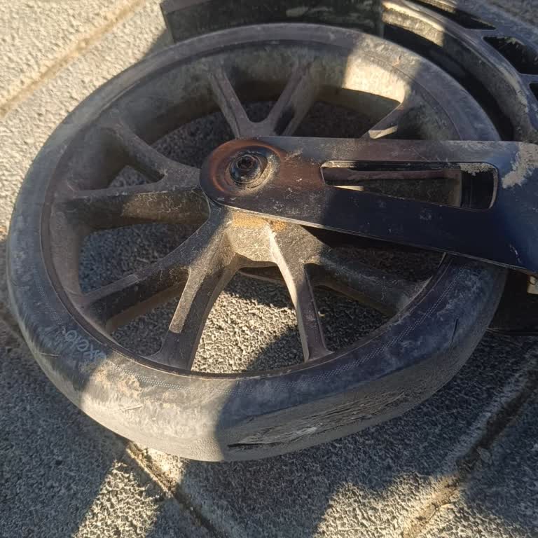 Stok Yok Dediği İçin 6 Ay Boyunca Scooter Tekerleği Değişimi Bekleniyor