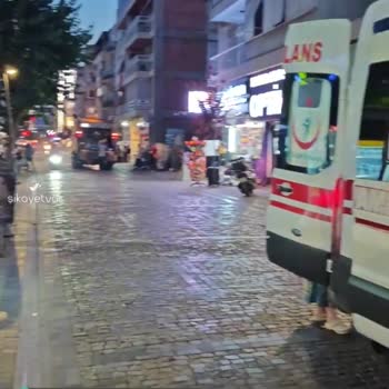 Karşıyaka Belediyesi Çöp Kamyonu Ambulansa Yol Vermedi