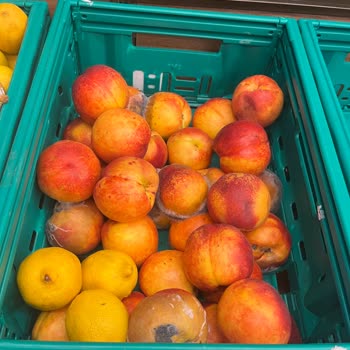 Şok Markette Çürük Sebze Ve Meyvelerden Yoğun Koku