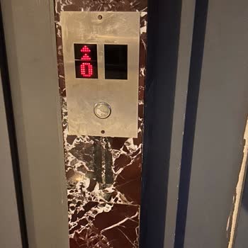 Denir Turizm Aile Odası Yok, Çift Kişilik Oda Verildi Ve Koşullar Kötü