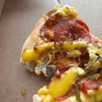 Pizza İçinde Taş Parçası Çıkması Dişimi Kırdı Ve Güvenimi Sarstı