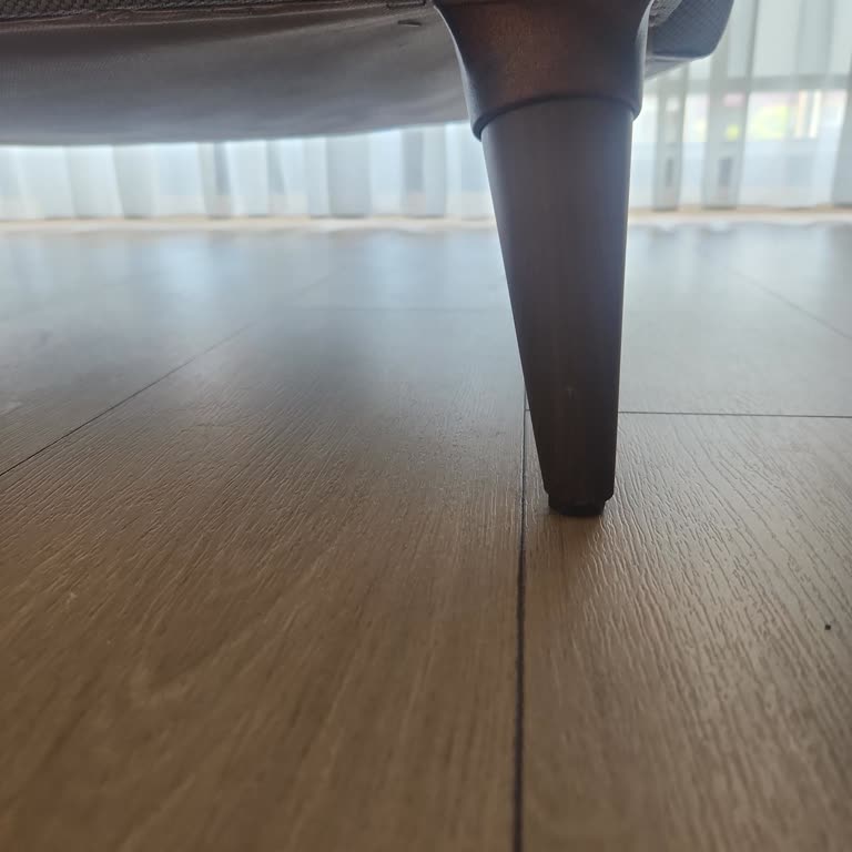 Doğtaş'tan Kırık Koltuk Ayağı İçin Servis Talebine Cevap Gelmedi