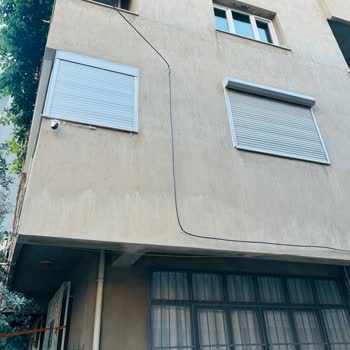 İzinsiz Kablo Montajı Balkon Duvarımdan Kaldırılmalı